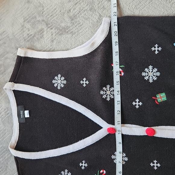 Vintage Holiday Editions, Christmas Embroidered Snowman Winter Wonderland Vest - Picture 10 of 11